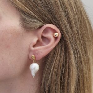 Leon_Emerald__ Baroque_Pearl_Earrings