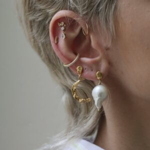 Méliès_Moon_&_Baroque_Pearl_Earrings