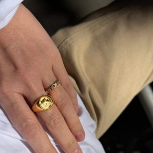 Athéna Signet Ring