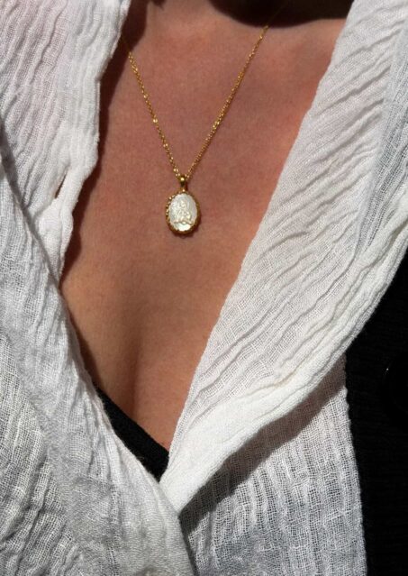 Eros Cameo Pearl Thin Chain